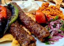 adana-kebap-tarifi20785996565f60f95328bbd.jpg