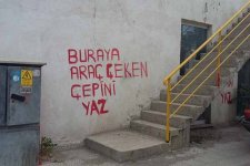 ilginc-duvar-yazisi.jpg
