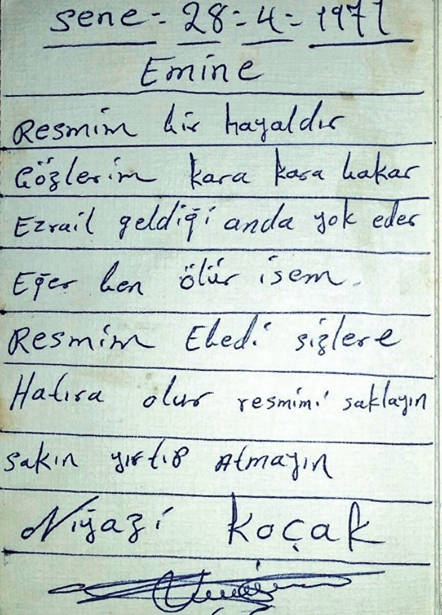 Aralanır geçmişin kapıları ve seni yanında hissettirir fotoğraflar.