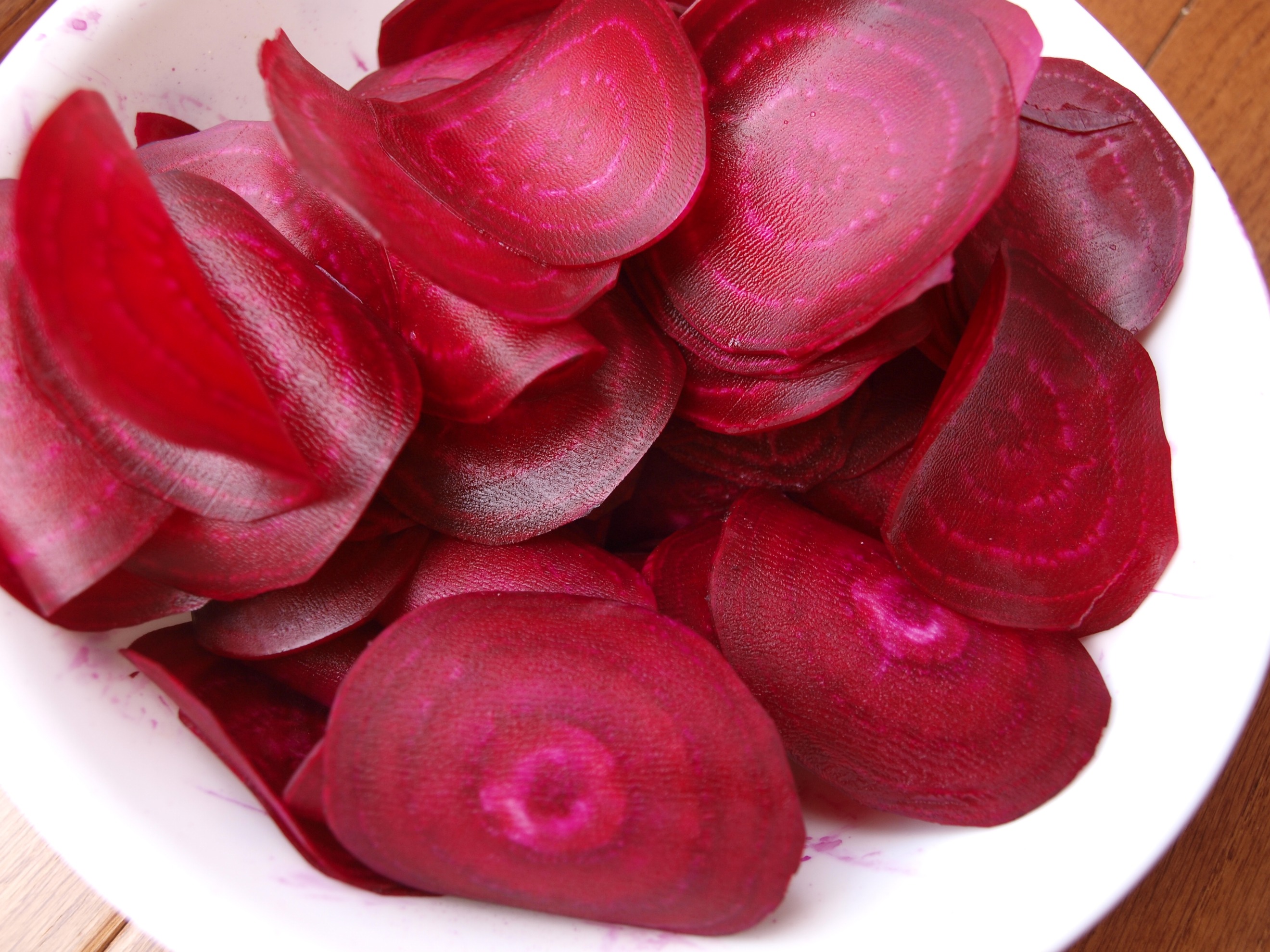 http://happyhealthymama.com/wp-content/uploads/2011/08/sliced-beets.jpg | happyhealthymama 