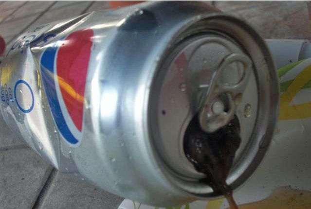 mouse_in_the_pepsi_02.jpg